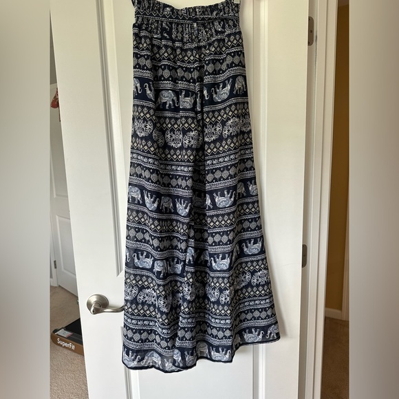 Flowy Navy Beachy Sheer Pants. Size large. - Picture 5 of 6